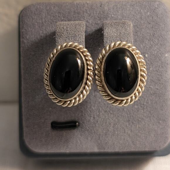 VTG Native American Signed RRT Sterling Silver Onyx Rope Design Post Earrings